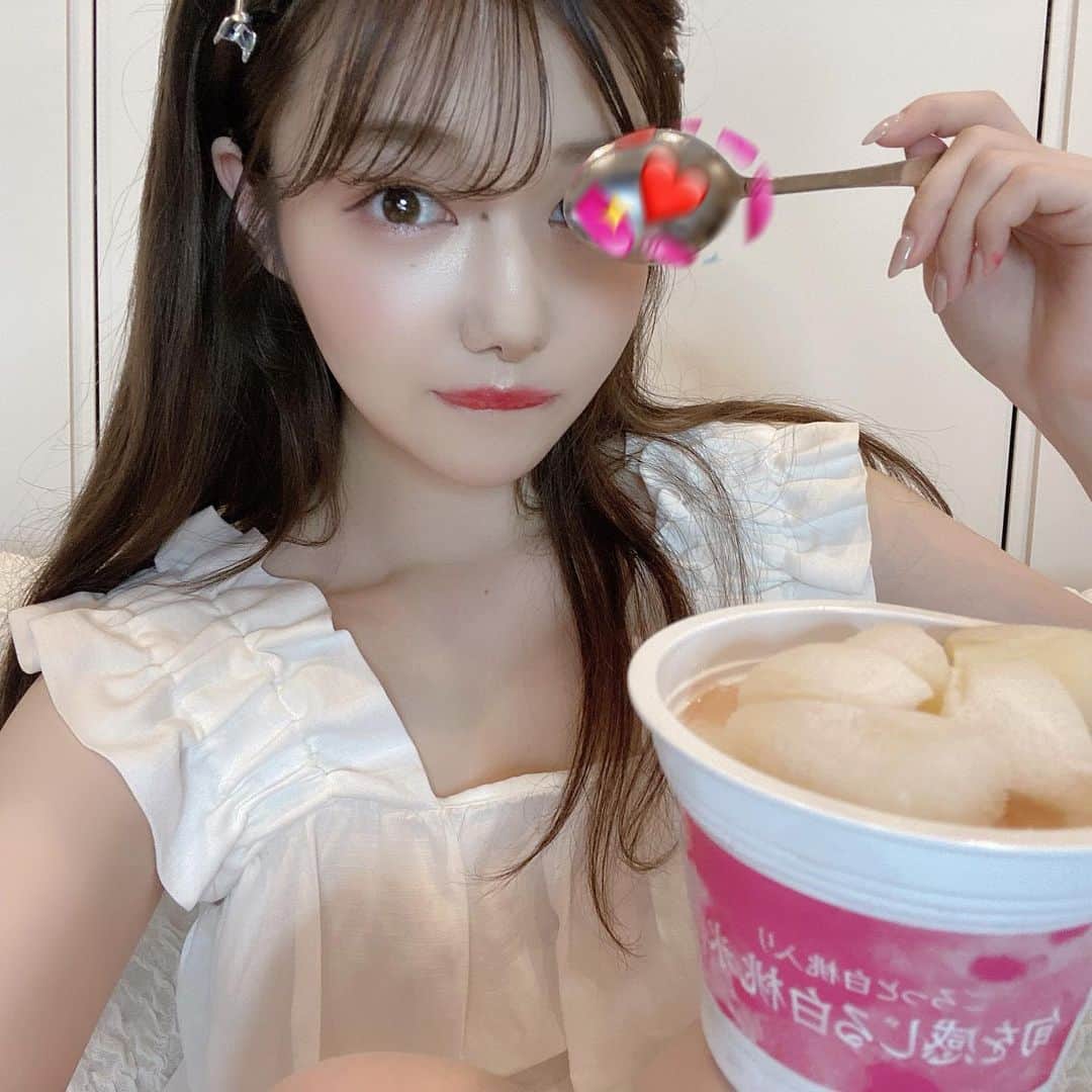 きぬさんのインスタグラム写真 - (きぬInstagram)「白桃氷昨日たべたよ🍑🍑 コンビニアイス何がオススメ？？？」7月2日 17時43分 - 2_5_2555