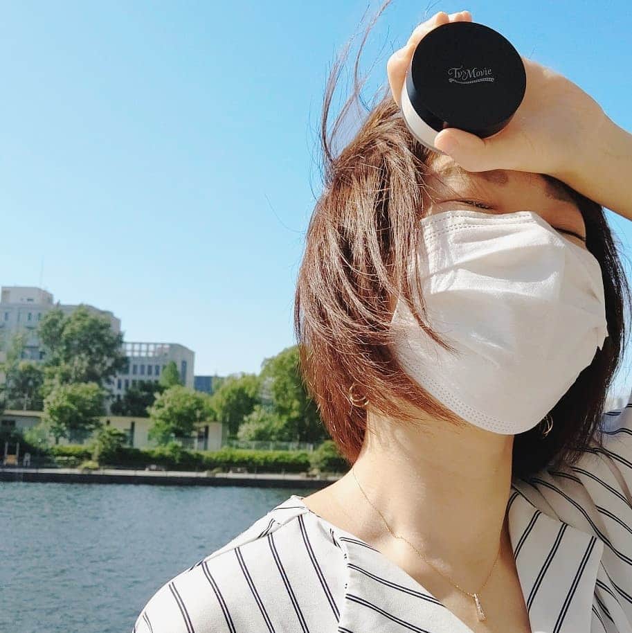 TV&MOVIE公式アカウントのインスタグラム：「. 紫外線対策も化粧崩れ対策も！  サマーシーズン☀️にぴったりのTV&MOVIEオススメフェイスパウダー★ . 【 ホワイトプロテクトミネラルパウダー50 】 . 天然ミネラル成分で紫外線カット◎ 細かい粒子の軽いパウダーなのにSPF50＋！PA＋＋＋＋! . クリアなパウダーだからナチュラルメイクに！ こんな時期のマスクメイクに！ . . 皮脂崩れ防止にサラッと使えるのが嬉しいPOINTです😍 お肌のことを考えた自然由来の美容成分も配合♪ . .  ホワイトプロテクトミネラルパウダー50   . １５g  ４，８００円（税抜） . #tvandmovie #tvandmovieファンデーション #マスクメイク #フェイスパウダー #トーンアップ #パウダー #紫外線対策 #UV #お気に入りコスメ #美肌 #紫外線ケア #ミネラルコスメ #美容好き #化粧品 #コスメ #美容 #beauty #オーガニックコスメ #ナチュラルコスメ #organiccosme #エイジングケア #夏コスメ #ナチュラルメイク #透明肌 #UVパウダー #makeup #大人メイク #大人女子 #トレンドメイク #コスメマニア」