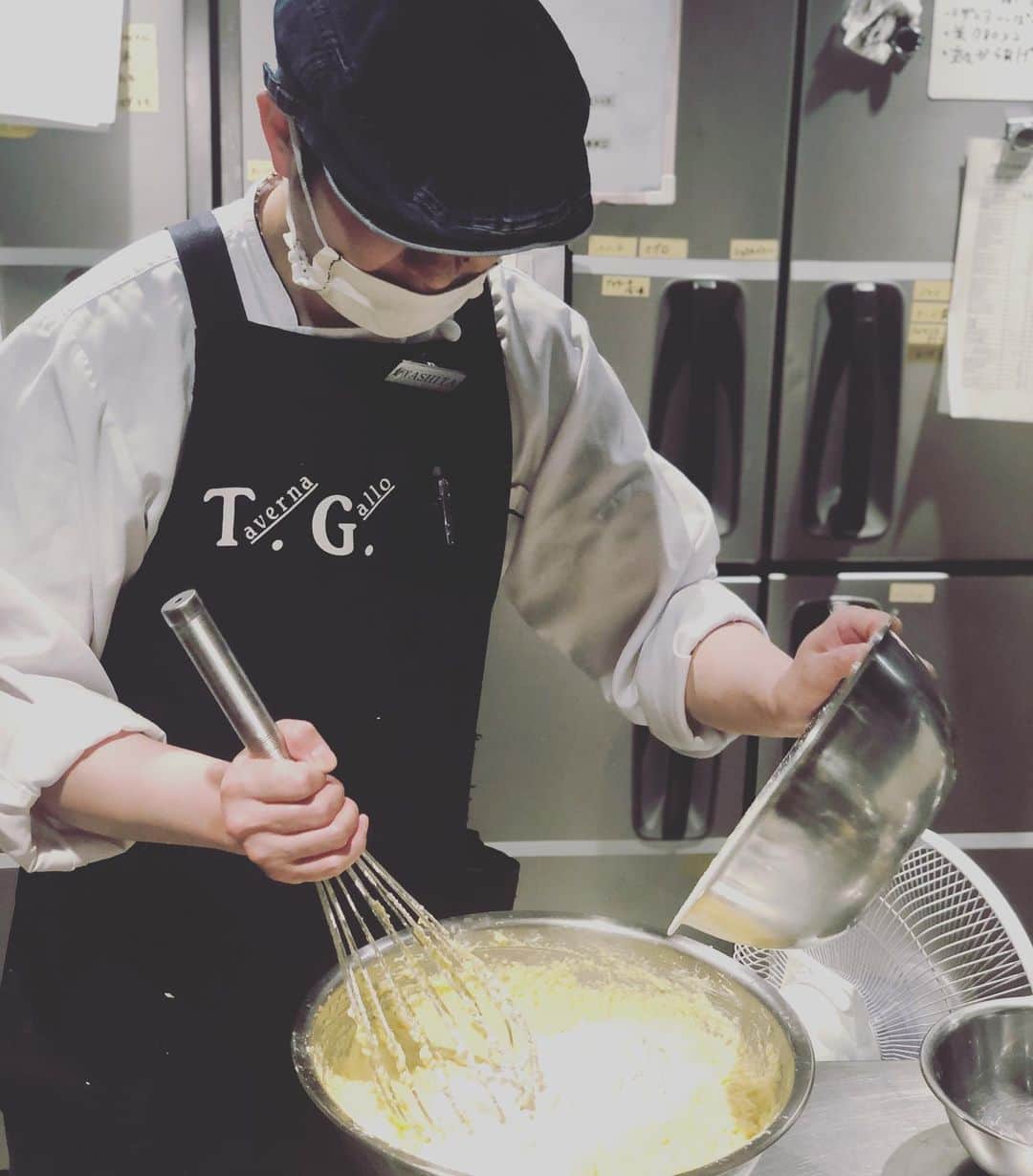T.G.HEARTH TGハースのインスタグラム：「皆様こんにちは😀﻿ ﻿ 今日も元気に皆さまに美味しい料理を﻿ 召し上がっていただきたく！！﻿ ﻿ 頑張って仕込み中です♪笑笑﻿ ﻿ ちょい飲みでも！﻿ ﻿ がっつり食事でも！﻿ ﻿ 是非遊びにいらしてくださいね〜♪﻿ ﻿ 皆様のご来店、お待ちしております(⁎⁍̴̆Ɛ⁍̴̆⁎)﻿ ﻿ #TGハース#代官山ディナー#代官山ランチ#恵比寿グルメ#恵比寿ビストロ#恵比寿ディナー#代官山グルメ #ハース #代官山テイクアウト#恵比寿ランチ#プリン#チーズ#ロティサリーチキン#テイクアウトしよう#menu#恵比寿ワイン#テイクアウト#渋谷ディナー#恵比寿チーズ#tghearth#渋谷区グルメ#渋谷ランチ#恵比寿チーズ#カフェ#チーズケーキ#渋谷テイクアウト#恵比寿新聞#恵比寿ビール#チーズフォンデュ#恵比寿テイクアウト」