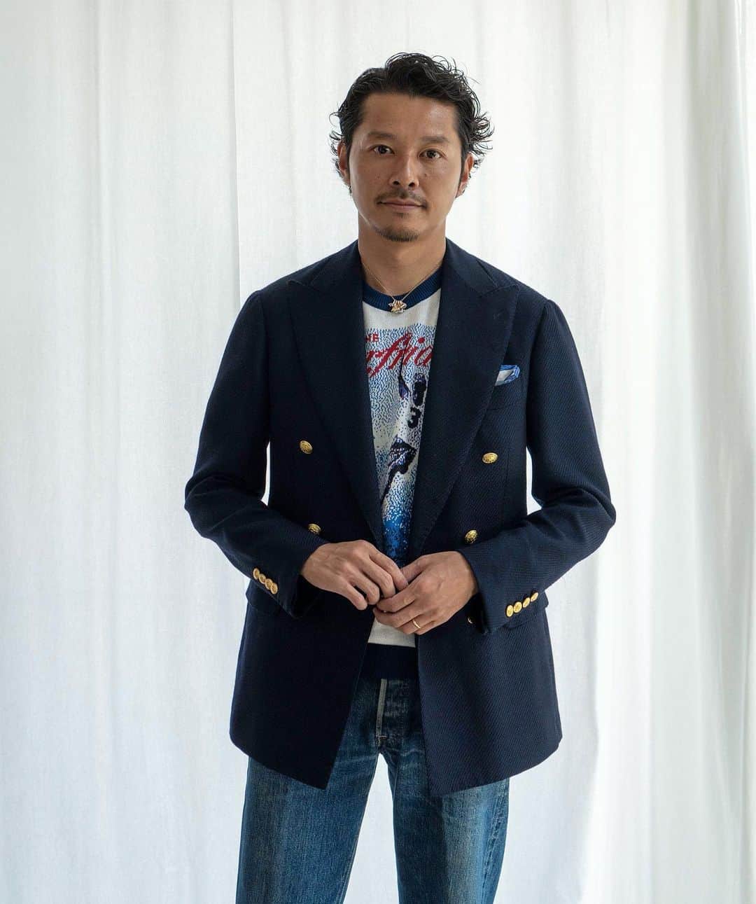 高田朋佳のインスタグラム：「Surf rider...  ———————————————————————— #湘南 #japan #summerstyle #mensstyle #mensstyleguide #menswear #blazerstyle  #takadachannel #youtuber #onlyone #newcolonialstyle #jetset #singapore #luxuryresort #colonyclothing #singaporelife #singaporestyle  #lifestyle #fashion #mensfashions #dapper #igfashion #sprezzatura」