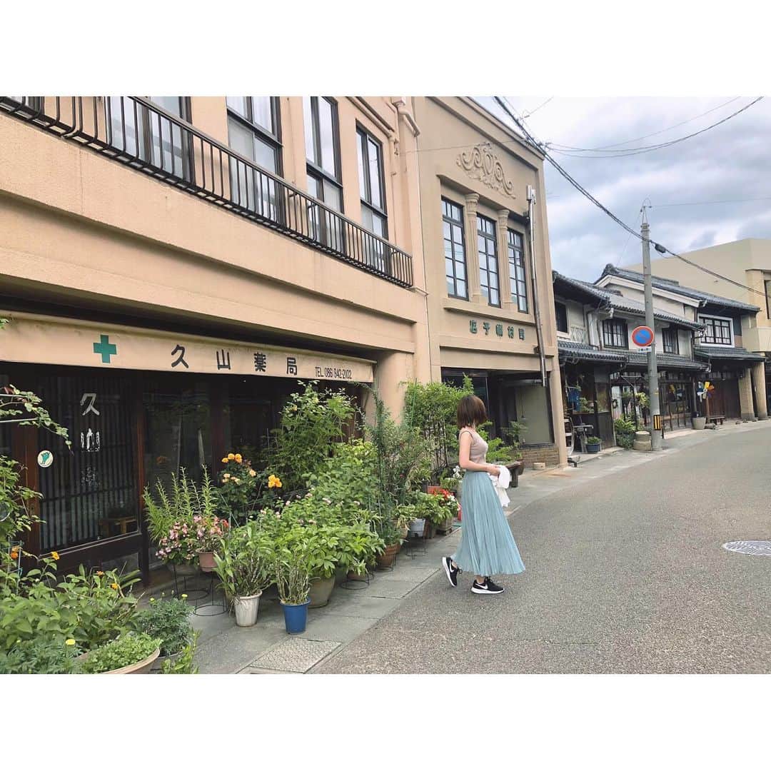 のインスタグラム：「‪🚙=꒱‧*‬ お母さんの仕事前に🚗 ³₃ 西大寺にある五福通りに行ってきたよ🙌🏻💗 ・ 昭和レトロな雰囲気が漂う看板建築が並んだ街並み🐾 映画のロケ地とかにも使われてるそうです🌟 ・ ・ 高校生まで岡山に住んでいたけど 知らない街がたくさんある😶❤️ ・ 帰りに五福うさぎさんで しっとり黄な粉団子を購入🍡🍵 ・ おばあちゃんにおすそ分け👵♡ ・ #岡山 #岡山西大寺 #五福通り #看板建築 #昭和レトロ #五福うさぎ #散歩」