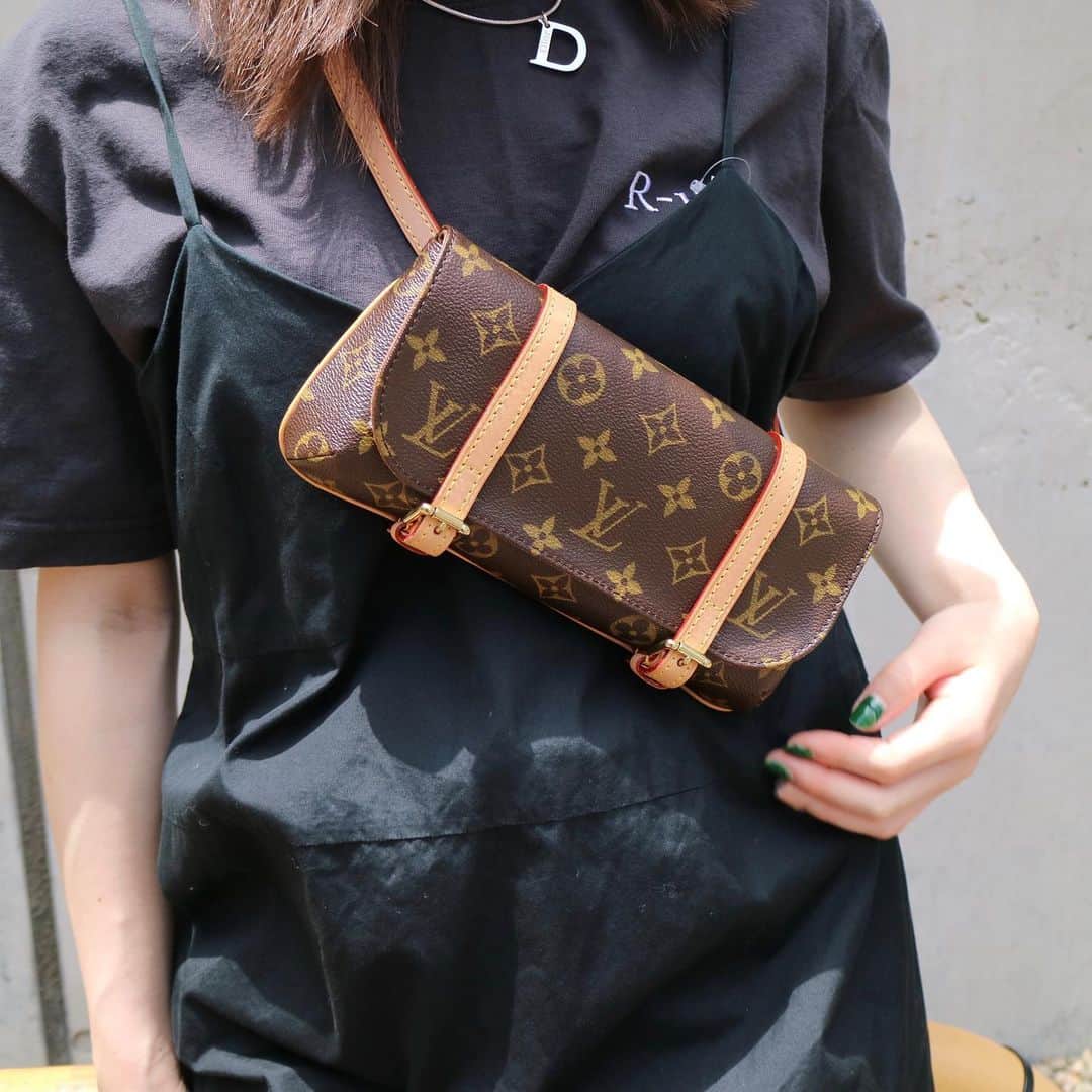 Vintage Brand Boutique AMOREさんのインスタグラム写真 - (Vintage Brand Boutique AMOREInstagram)「Louis Vuitton monogram Pochette Marelle from 2005.  On website search for AO19083.  Free Shipping Worldwide✈️ ≫ ≫ ≫✉️ info@amorevintagetokyo.com  #ヴィンテージ #ルイヴィトン  #ヴィンテージルイヴィトン #ヴィンテージブランドブティック #アモーレ #アモーレトーキョー #表参道 #青山 #東京 #hermes #vintage #vintageHermes #hermesvintage#amoretokyo  #amorevintage #vintageshop」7月2日 18時16分 - amore_tokyo