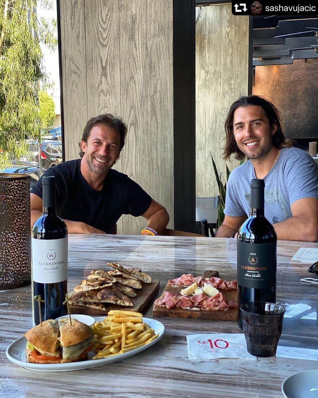 アレッサンドロ・デル・ピエロのインスタグラム：「Giusto brate, sempre bello rivedersi!   #repost @sashavujacic ・・・ good thing about retirement is, you can spend more quality time with friends & family. brate mio @alessandrodelpiero e sempre bello vederti! #nekotoodgorevidisve #aleksanderwine」