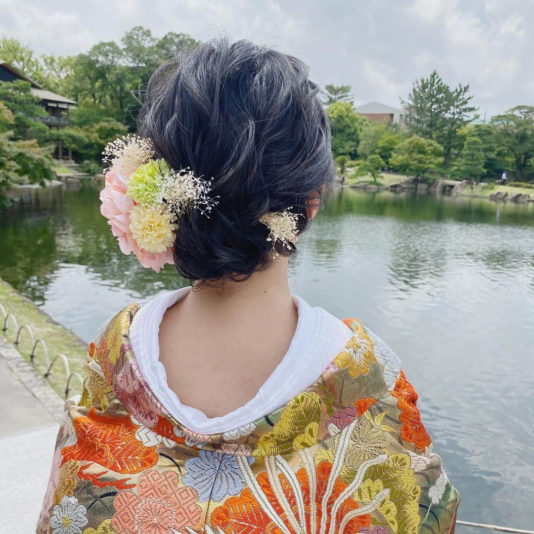 R.Y.K Vanilla Emuさんのインスタグラム写真 - (R.Y.K Vanilla EmuInstagram)「結婚式の前撮り 淡めの色のお花を付けました💐  #ヘアメイク#ヘアアレンジ#結婚式#セットサロン #ヘアセット #アップスタイル  #プレ花嫁 #フォトウェディング #前撮り #結婚式ヘア #ロケーション撮影#結婚式準備 #ヘアアクセサリー #お呼ばれヘア#髪型#着物ヘア#花嫁ヘアメイク#2020秋婚  #成人式ヘア#花嫁ヘア#成人式#振袖ヘア #花嫁ヘアスタイル #振袖#ブーケ#生花#ドライフラワー#髪飾り」7月2日 18時20分 - ryky0101