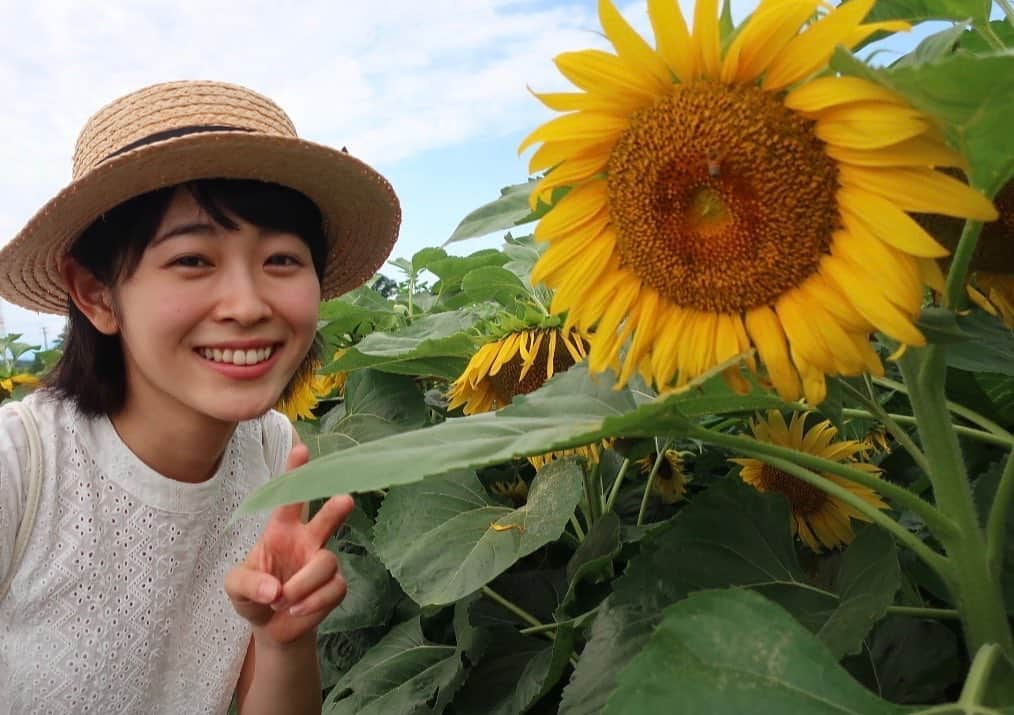 河村花さんのインスタグラム写真 - (河村花Instagram)「🌻 #向日葵 #会えました  #夏だな！ #河村花」7月2日 18時38分 - hana_kawamura