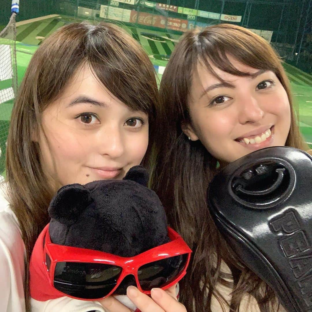 奥山夏織さんのインスタグラム写真 - (奥山夏織Instagram)「7月にゴルフ🏌️‍♀️が二回もあるので久しぶりに友達と練習に✨ ちゃんと#スイングマジックグラス を持ってきてますよ✌️ 🕶3枚目の動画はつける前 あんまり飛ばないー 🕶4枚目の動画はつけた後 お！飛んだ！ 頭の軸がぶれているのが分かって、どこを矯正すれば良いか分かるので練習に持ってこい😊がんばるぞー🏌️‍♀️✨ ・・・ #風太ゴルフ #スイングマジックグラス #swingmagicglass #ゴルフ #スイング #フォーム #フォーム矯正 #軸ブレ #ゴルフ #ゴルフ好き #golf #golf女子 #ゴルフ女子　#🏌️‍♀️」7月2日 18時49分 - okuyama_kaori