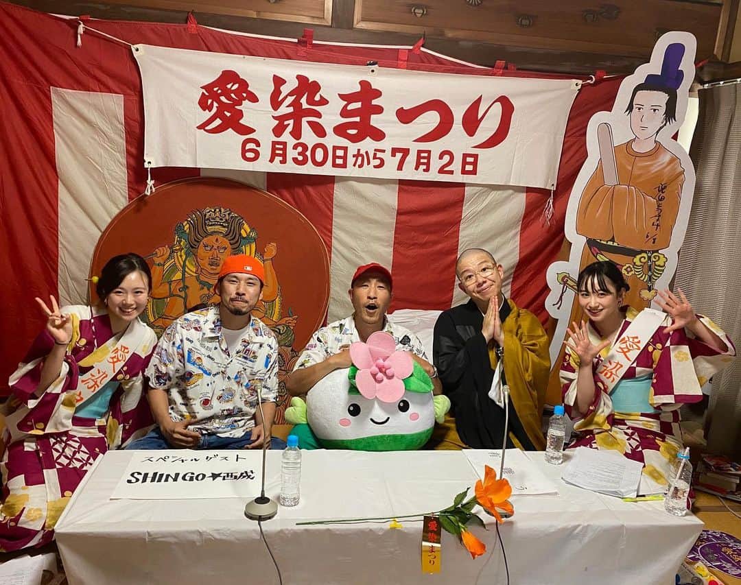 RYO the SKYWALKERのインスタグラム：「「オンライン愛染まつり」最終日、無事終了しました！  スペシャルゲストにシンゴ★西成 @shingo_ghetto ！！モンク @monk_0812 の話もまたオモロかったな〜👍  963 @9x6x3 のおふたり、山岡住職、マコトくん、スタッフの皆さんお疲れ様でした！  #オンライン愛染まつり #愛染まつり」