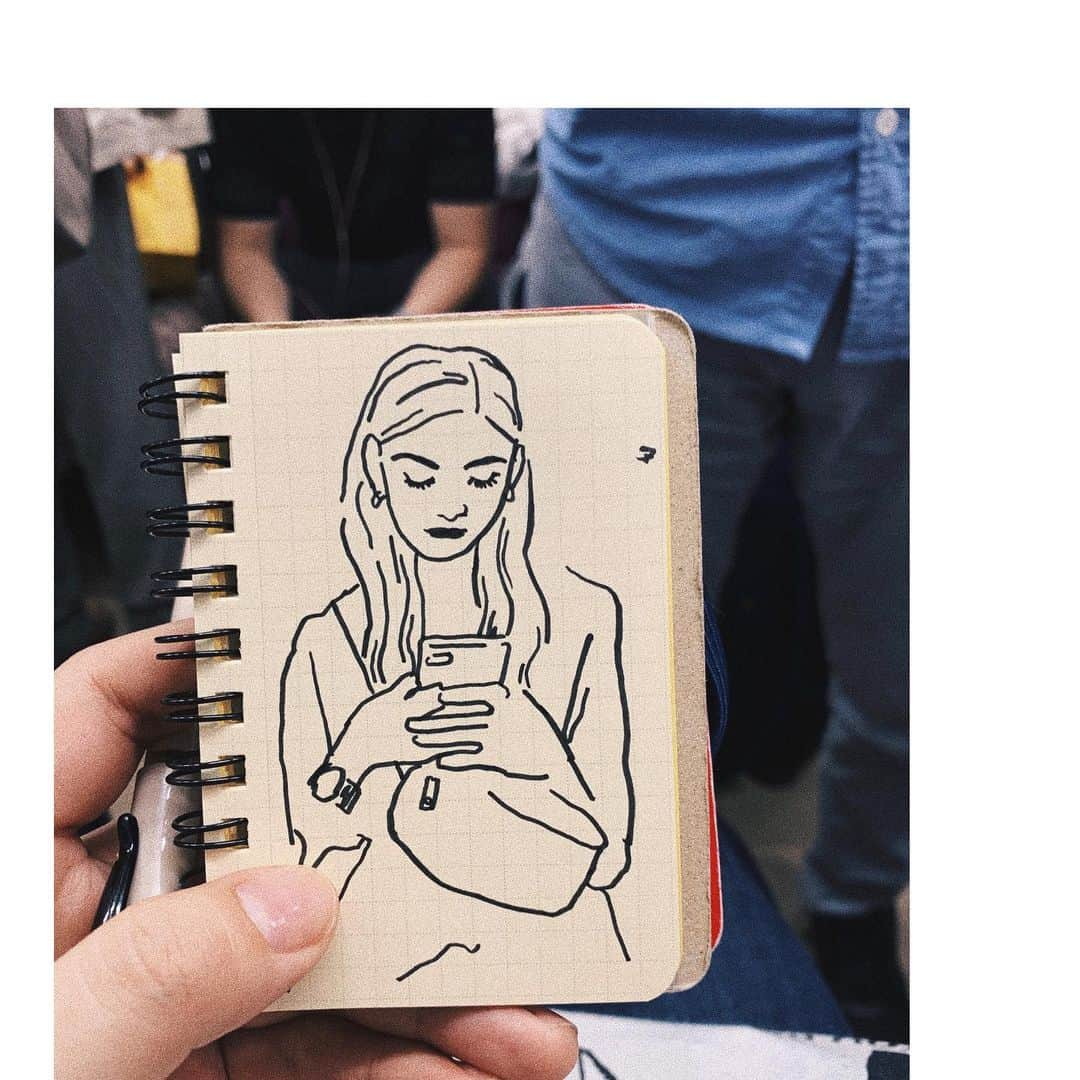 WALNUTさんのインスタグラム写真 - (WALNUTInstagram)「今日もどこかで。 Wobbly train ride #walsketch_ 🚃 　  #trainsketching #sketching #tokyo #東京 #電車」7月2日 19時04分 - walnut_illustration