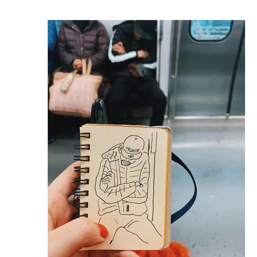 WALNUTさんのインスタグラム写真 - (WALNUTInstagram)「今日もどこかで。 Wobbly train ride #walsketch_ 🚃 　  #trainsketching #sketching #tokyo #東京 #電車」7月2日 19時04分 - walnut_illustration