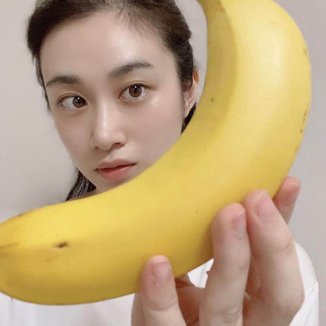 鈴木芳奈のインスタグラム：「🍌🍌🍌 え、ありすぎじゃない？  #banana #こんなにバナナ集めるほどバナナが大好きなわけじゃない #気づいたらバナナづくし #でもおいしいよね」
