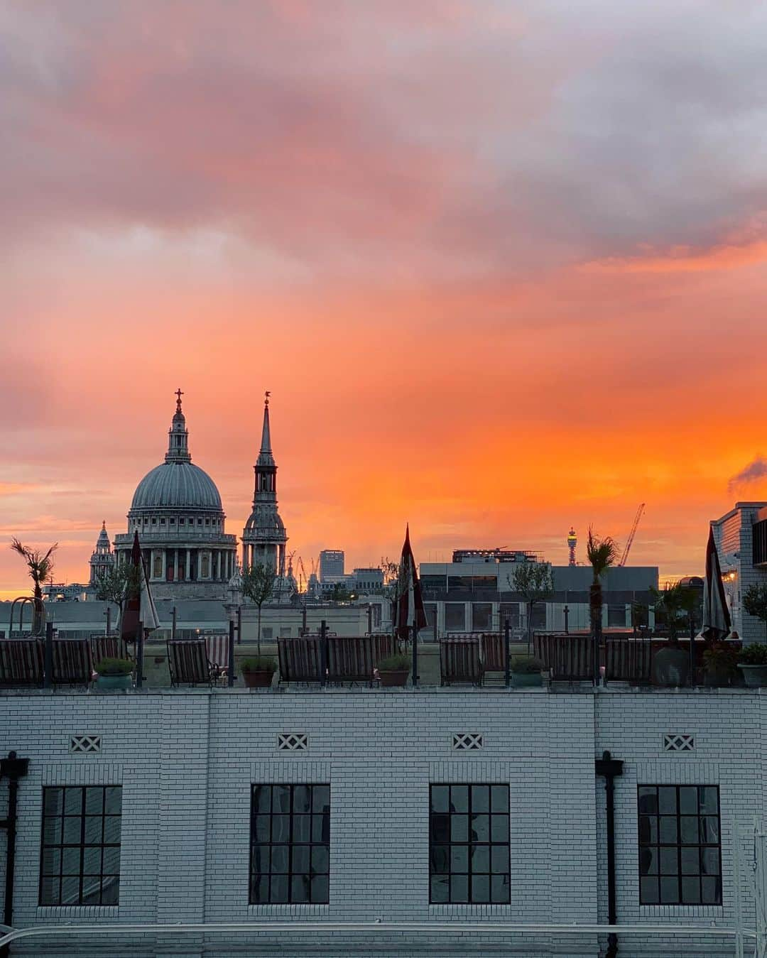 @LONDON | TAG #THISISLONDONさんのインスタグラム写真 - (@LONDON | TAG #THISISLONDONInstagram)「What a moment! 🧡🔥😍 @alice.sampo & @mrlondon up @TheNedLondon last night! We were filming ahead of its reopening on Saturday and we thought the filming would be a wash out. ☔️ Then *this* happened! 🌅🌅🙌🏼🙌🏼 If you’re in the right place, at the right time, you reap the rewards! 💪🏼🧡 Can’t wait time see this place buzzing again. 🙏🏼🙏🏼 _____________________________________  #thisislondon #lovelondon #london #londra #londonlife #londres #uk #visitlondon #british #🇬🇧 #thened #thenedlondon #londonsunset #londonfromtherooftops #londonrooftops #londonview #londonviewpoints #stpauls #stpaulscathedral 📸 @alice.sampo 🧡」7月2日 19時23分 - london