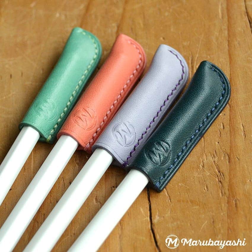 MARUBAYASHIさんのインスタグラム写真 - (MARUBAYASHIInstagram)「* 鉛筆キャップ｜Pencil cap  いつもとは違う色たち。 淡い色も可愛らしいです。  定番色以外もオーダーで製作できます。 お気軽にご相談ください。  #えんぴつキャップ #レザー #leather #鉛筆キャップ #ペンシルキャップ #鉛筆好き #pencase #革文具 #革文房具 #レザークラフト #leathercraft #leatherworks #ティーポ」7月2日 19時17分 - takahiro_marubayashi