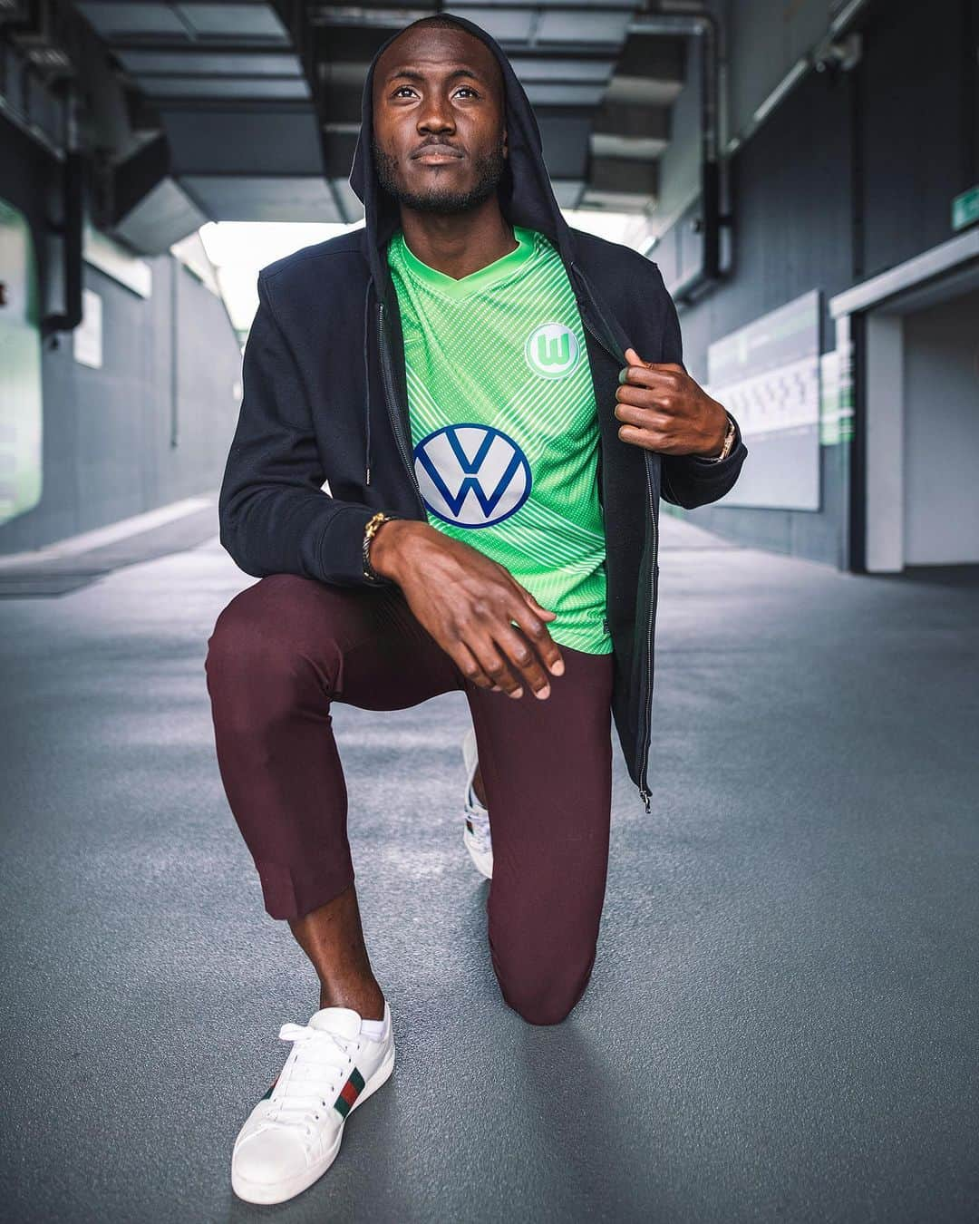 VfLヴォルフスブルクさんのインスタグラム写真 - (VfLヴォルフスブルクInstagram)「🔥 or ❄️? Das neue VfL-Heimtrikot ist ... ! #immernurdu #vflwolfsburg #arbeitfussballleidenschaft #immer_hungrig」7月2日 19時24分 - vfl.wolfsburg