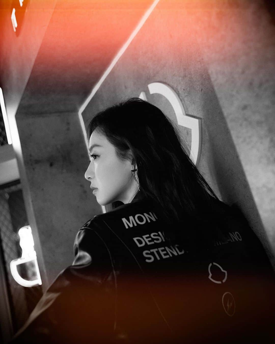 ビクトリアさんのインスタグラム写真 - (ビクトリアInstagram)「两个logo在一起？买它！❤️ @moncler #MONCLERFRAGMENT」7月2日 19時27分 - victoria02_02