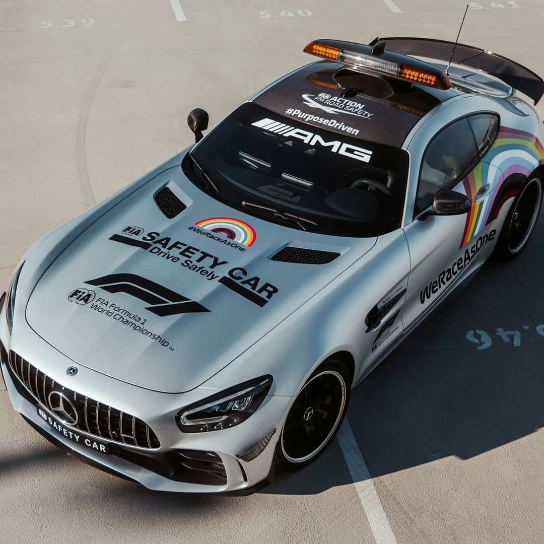 F1さんのインスタグラム写真 - (F1Instagram)「Introducing a new look for the Safety Car 🌈 . #WeRaceAsOne #F1 #Formula1 #Mercedes  . 📸 - @mercedesamgf1」7月2日 19時37分 - f1