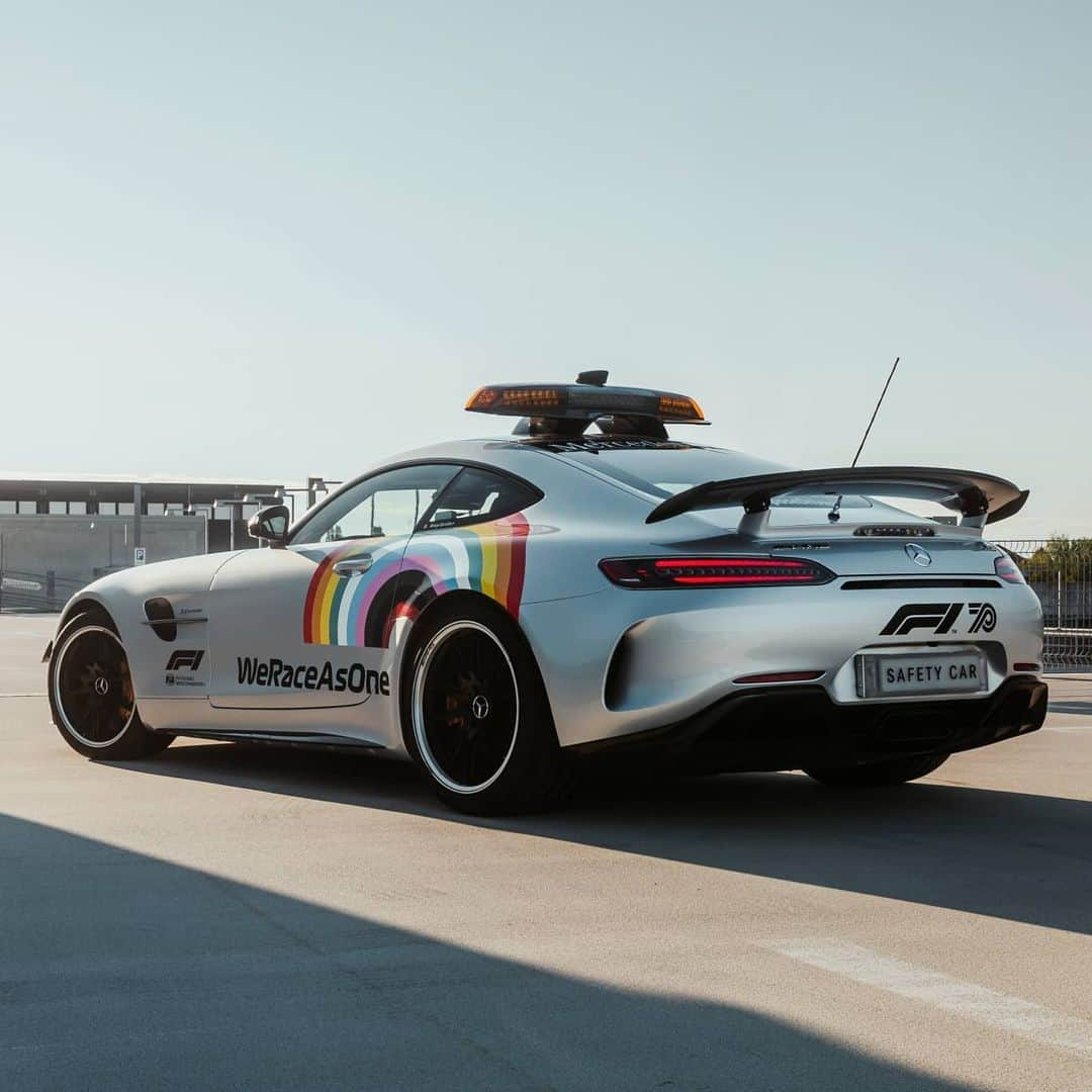 F1さんのインスタグラム写真 - (F1Instagram)「Introducing a new look for the Safety Car 🌈 . #WeRaceAsOne #F1 #Formula1 #Mercedes  . 📸 - @mercedesamgf1」7月2日 19時37分 - f1