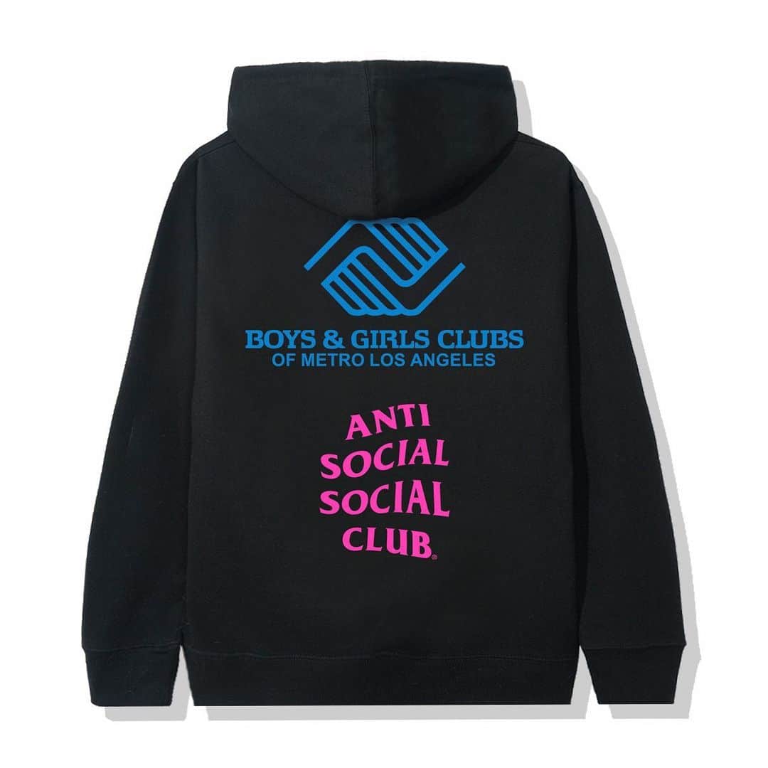 HYPEBEASTさんのインスタグラム写真 - (HYPEBEASTInstagram)「@hypebeaststyle: @antisocialsocialclub and @bgcmla have revealed all of the items from their upcoming collection. Comprised of a hooded sweatshirt, T-shirt, cap and school supplies, the special range celebrates the blue tone associated with the BGCMLA and pairs the logos associated with the brand and organization. Look for it to be available at Anti Social Social Club’s website on July 4, proceeds from the collaboration will go towards supporting the mental health and wellness of members.⁠⠀ Photo: Anti Social Social Club」7月2日 19時51分 - hypebeast