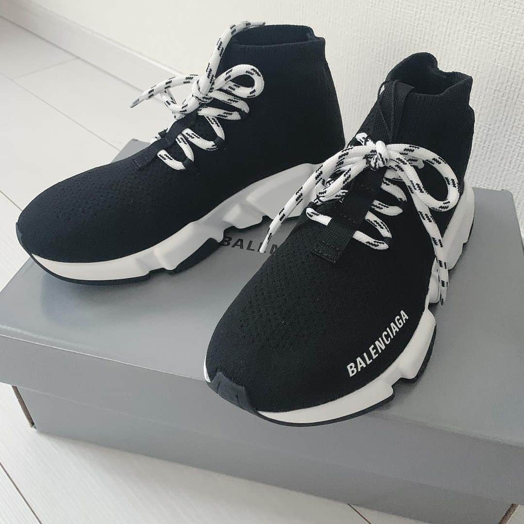のインスタグラム：「スニーカー届いた🙆‍♀️ これで沢山歩けるぞ〜🥇 . . . . #balenciaga #バレンシガ #スニーカー #スニーカー女子 #shoes」