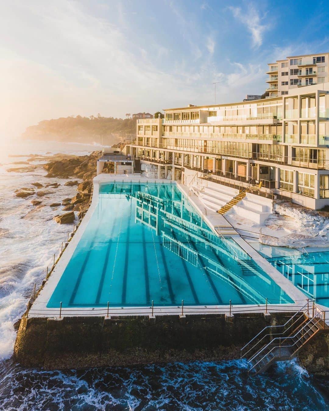 Australiaさんのインスタグラム写真 - (AustraliaInstagram)「Care to join us for a few laps? 💦 @Seeshots captured this glossy shot of @Icebergsclub pool to celebrate the re-opening of this famous @visitbondibeach icon! Though @sydney is no stranger to a picturesque #oceanpool, this beachside beauty is also home to the @icebergsdiningroomandbar and the #IcebergsClubBistro so there are plenty of options if you’re looking for a bite to eat when visiting! TIP: Take the @bonditocoogeecoastalwalk to get a variety of vantage points of #Icebergs because you know what they say, if it’s not on the ‘gram did you even visit?! 😉 #seeaustralia #visitnsw #bondibeach」7月2日 20時00分 - australia