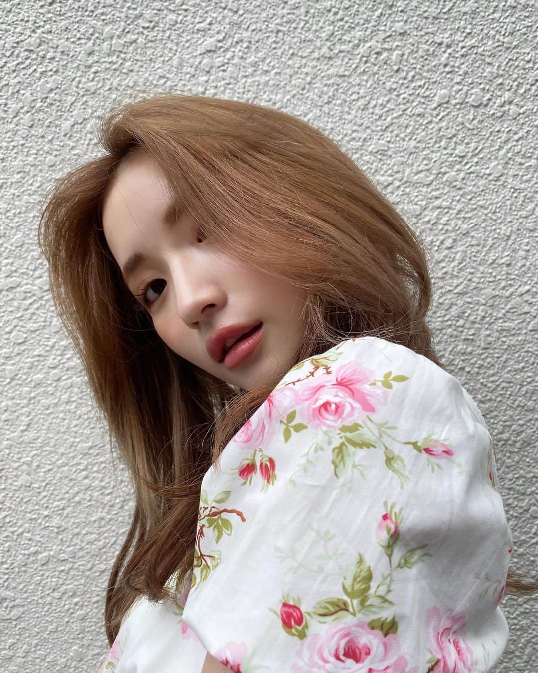 南りほのインスタグラム：「🌹」