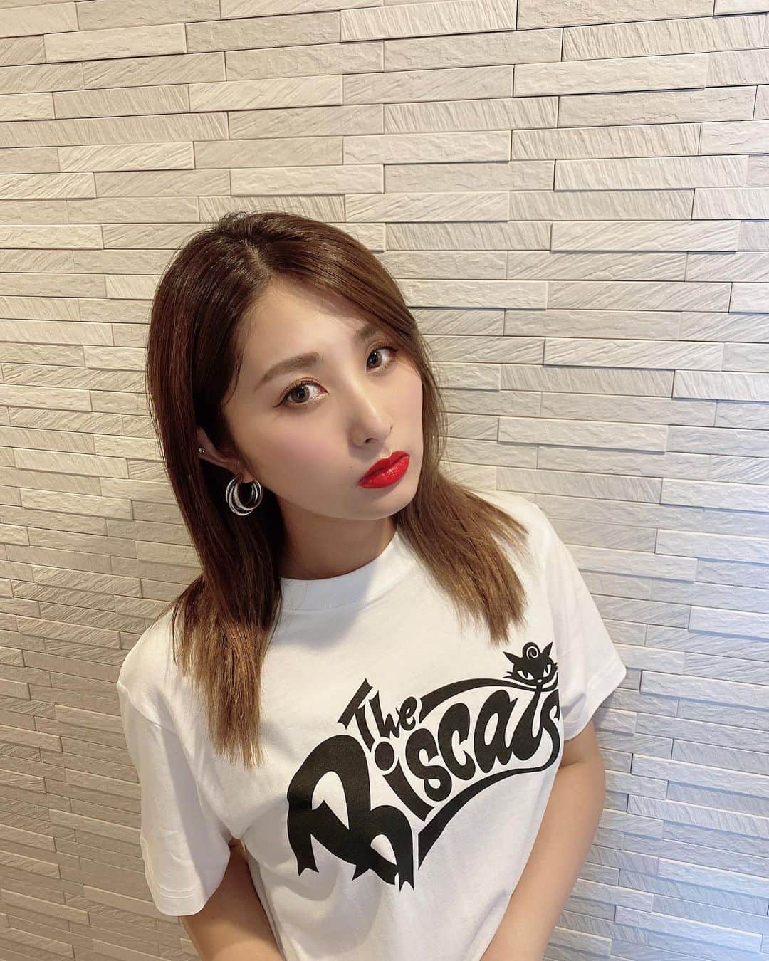 青野美沙稀さんのインスタグラム写真 - (青野美沙稀Instagram)「昨日から発売スタートした﻿ Biscats Tシャツ💚💚﻿ ﻿ 白ほしかったんだよねぇ😉﻿ ﻿ 他のグッズも普段使い﻿ ばっちりできちゃうし﻿ かなり愛用しております💞﻿ ﻿ みんなGETしてくれましたかー？🌼﻿ ﻿ #biscats #thebiscats #ビスキャッツ﻿ #goods #グッズ #newgoods﻿ #tshirt #tシャツ」7月2日 20時11分 - misaki_aono