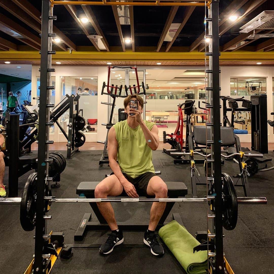 チェ・ソンジュンのインスタグラム：「오늘운동잘되가는중 🔥🔥🔥」