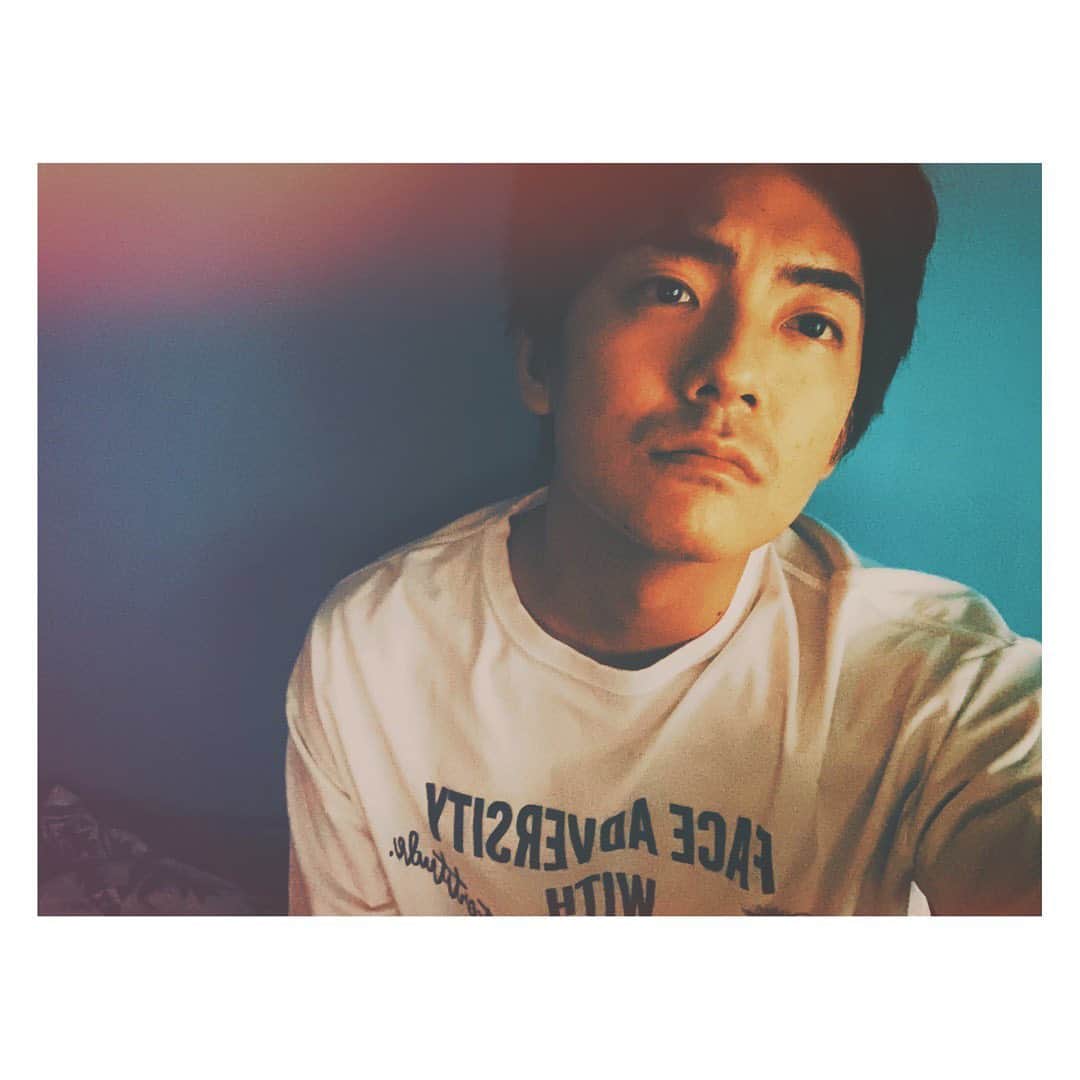 長田成哉のインスタグラム：「痛みによって目覚める日々が終わる頃に、時間があれば反対側もいてもうたろうと思っとる俺は、変なのだろうか。 痛みによって秘められた何かの扉が開いたんだろうか。笑 #親知らず #まだ痛いけど  #リンパの腫れはかなり引きました」