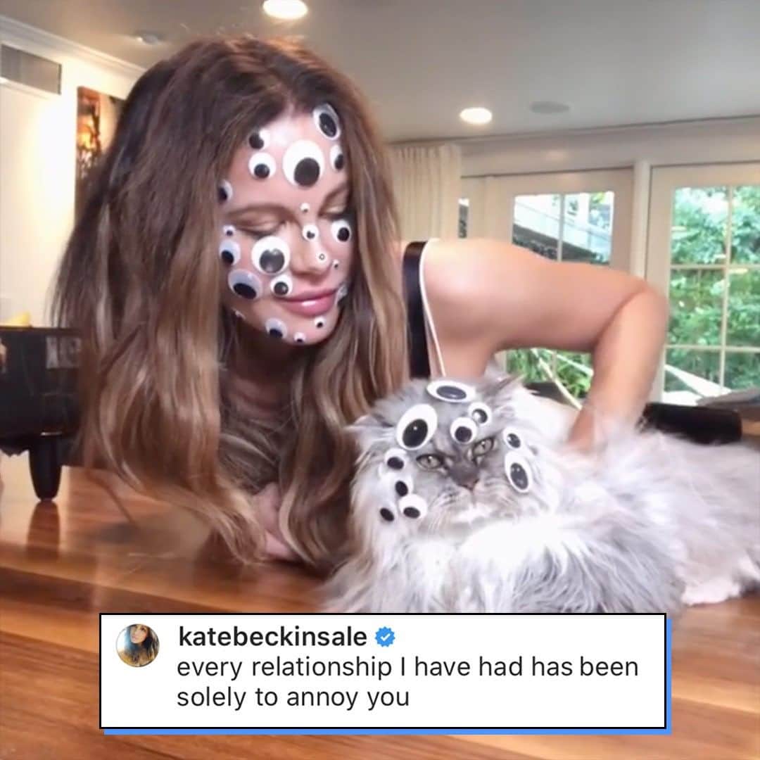 E! Onlineさんのインスタグラム写真 - (E! OnlineInstagram)「When our parents ask us why we keep bringing these clowns home to meet them each holiday. (📷: katebeckinsale)」7月3日 5時45分 - enews