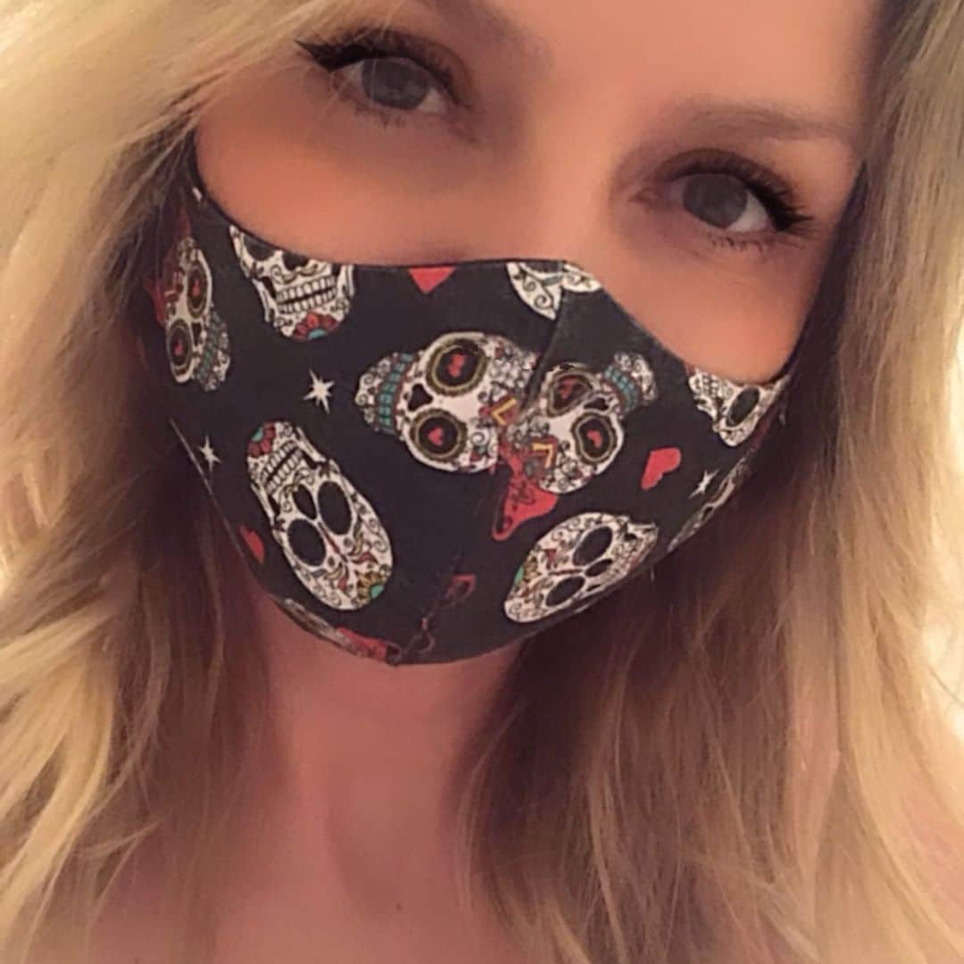 Eliana Michaelichin Bezerraのインスタグラム：「Tá tudo bem por aqui... obrigada pelo carinho de todos. Não sinto nada, só saudades de abraçar e beijar meus amores🥰 #maededois #maedemenino #maedemenina #vaificartudobem」