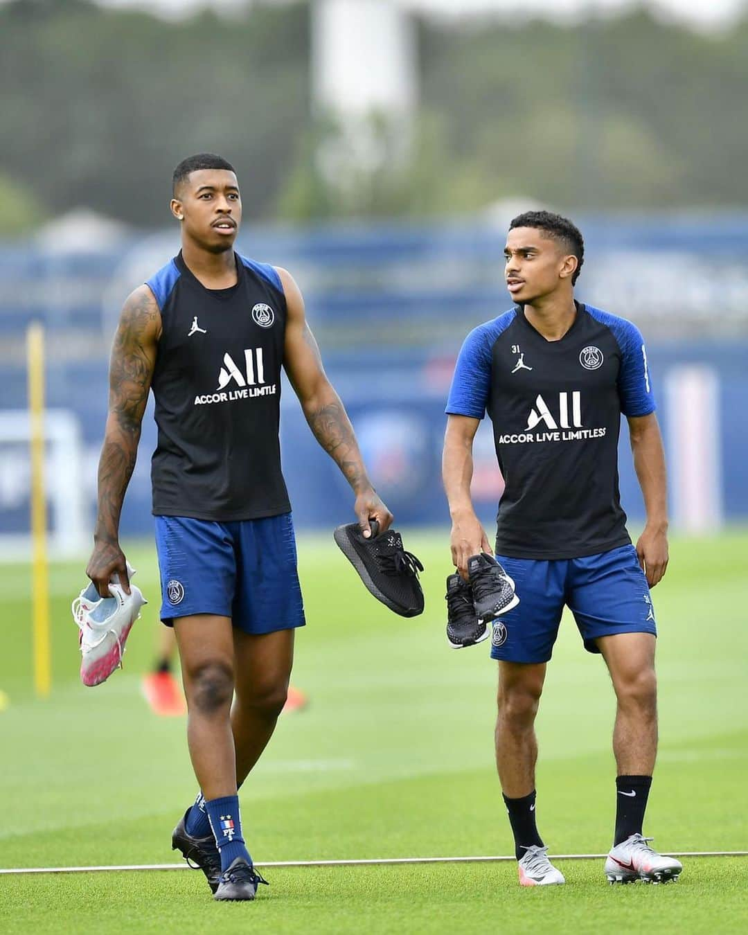 プレスネル・キンペンベさんのインスタグラム写真 - (プレスネル・キンペンベInstagram)「Coolinho 🔴🔵 #LAFORCE」7月3日 6時00分 - kimpembe3