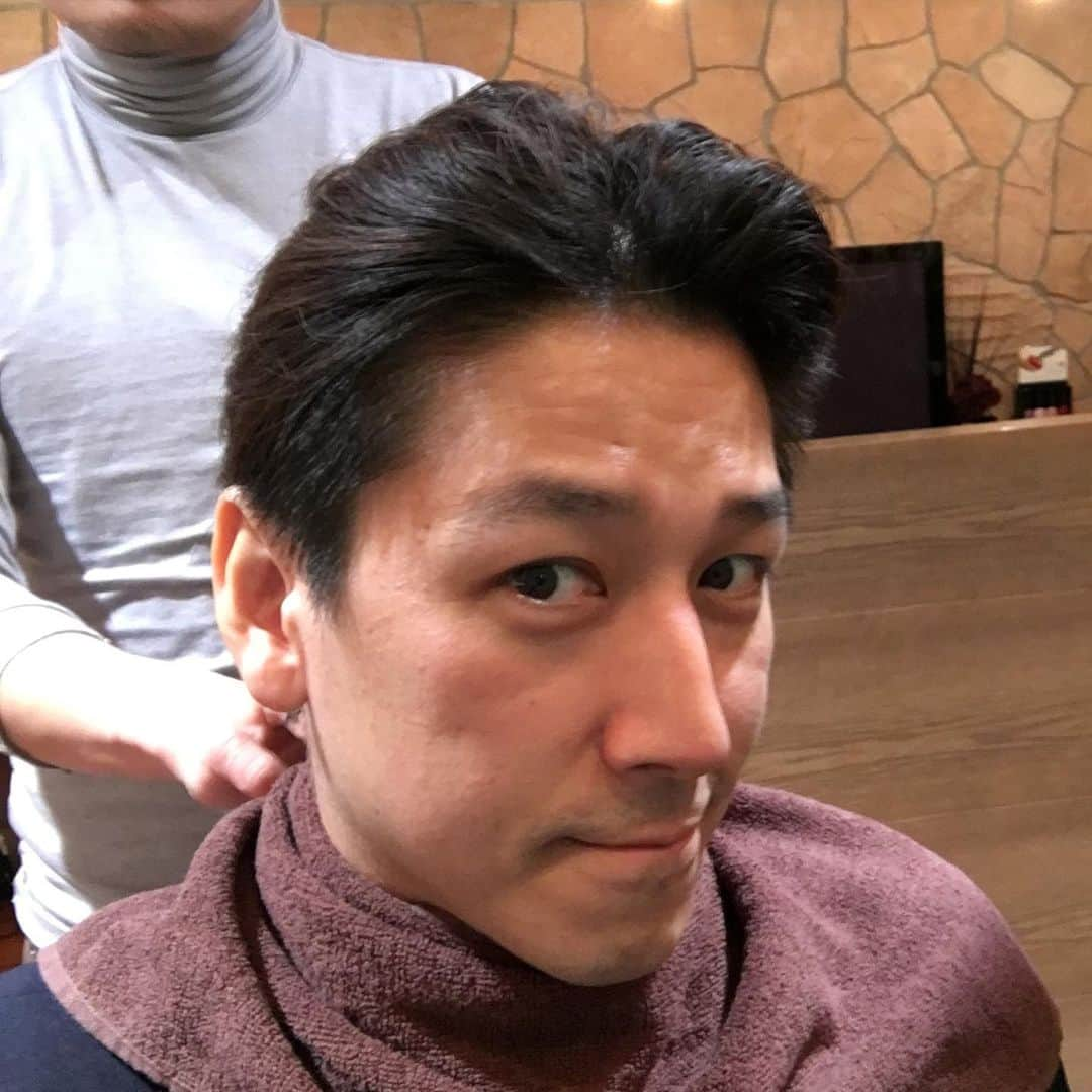 和泉元彌さんのインスタグラム写真 - (和泉元彌Instagram)「先日来の東京の感染者数100名超えの数字を受けて 以下の投稿を控えた僕がいます。  素晴らしい作品なのに…  映画出演で初めて知った忍性菩薩 作品作りにかけた思い、時間 共に取り組んだスタッフ・キャスト 今回の上映に奔走された制作陣 安全安心を第一に会場を整えて下さる上映館  なんで！ 胸を張って告知ができなかったのだろう…。  今後の状況で都や国からの要請に従い 変更があるやもしれませんが、 今、映画を見ることは禁止されていません。 なので、告知させてください。 ただ、皆様には 正しく恐れ、 正しい判断をしていただきたいと思います。  今だから、告知させて下さい。 そして今だから、ご覧下さい。  許された数少ない娯楽を 存分に楽しんでいただけますように…  以下、先日の投稿を復元  2016年 小学生の頃から橋口さんに 生涯初となる丸坊主にしてもらい 臨んだ撮影！  鎌倉時代の高僧を描いた 映画「忍性」  毎年、秋原監督が自ら 新たな編集を加えながら 御生誕日近くの 上映が続けられています。  今年、 まさに御命日当日の上映が実現！  映画「忍性2020」  池袋HUMAXシネマズで 舞台挨拶に立たせていただきます。  師である叡尊(菩薩)をもって 「慈悲ガ過ギタ」と言わしめた 貧民やハンセン病患者など社会的弱者の救済に尽力したことで知られる 「社会福祉の祖」とも言われる 忍性(菩薩)の 生涯をかけた活動の一端を描いた 思い入れのある作品です。  是非！この日にご覧下さい。 対策をしながら、 劇場でお待ちしております。  映画「忍性2020ディレクターズカット版」 池袋HUMAXシネマズ(サンシャイン通り) 20:00〜21:30  #鎌倉時代 #真言律宗 #忍性  #忍性菩薩 #奈良 #鎌倉  #和泉元彌 #丸坊主 #スキンヘッド  #映画館 #humax #サンシャイン通り  #池袋 #東口 #安全 ？」7月3日 6時15分 - izumimotoya