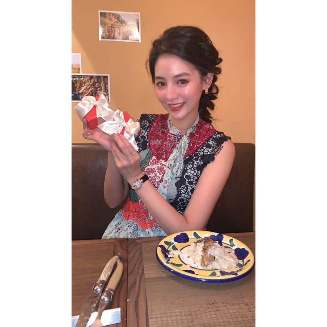 立花陽香さんのインスタグラム写真 - (立花陽香Instagram)「大好きなレストランにて。ひなこちゃんに追加オーダーした、綺麗なダイヤモンドを受け取りました💎 全部、合わせて何ct.だろう🧏🏻‍♀️🧏🏻‍♀️🧏🏻‍♀️ またまた追加で一点ものをオーダーしたくて、宝石のことを教えてもらいました❤️  @loveis_tokyo #loveistokyo #diamond」7月3日 6時19分 - haruka_4