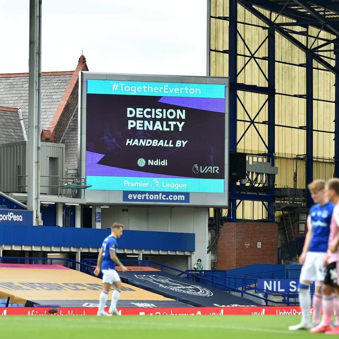 エヴァートンFCさんのインスタグラム写真 - (エヴァートンFCInstagram)「Penalty to Everton. A rare but beautiful sight. 🍀」7月3日 6時31分 - everton