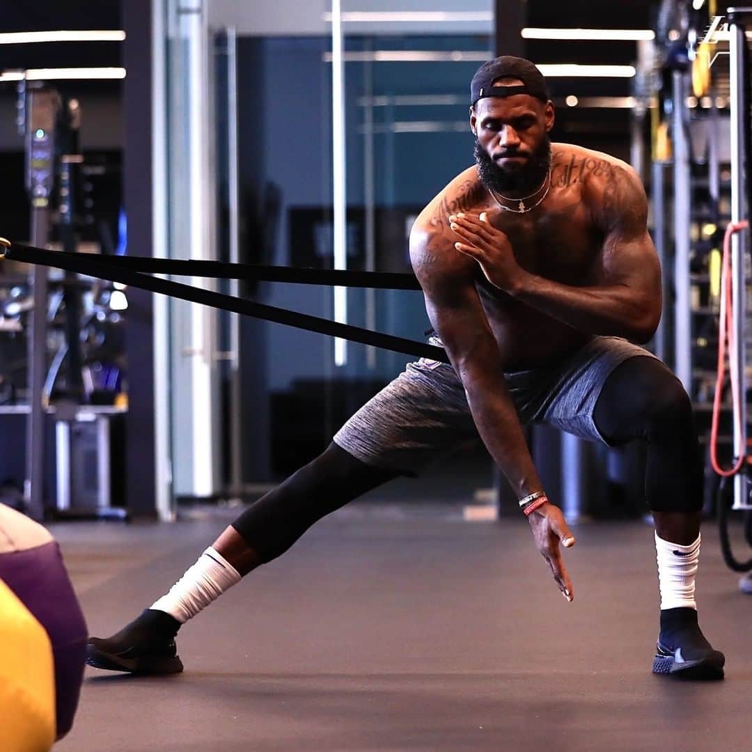 Los Angeles Lakersさんのインスタグラム写真 - (Los Angeles LakersInstagram)「The work never stops 👑 #LakeShow」7月3日 6時32分 - lakers