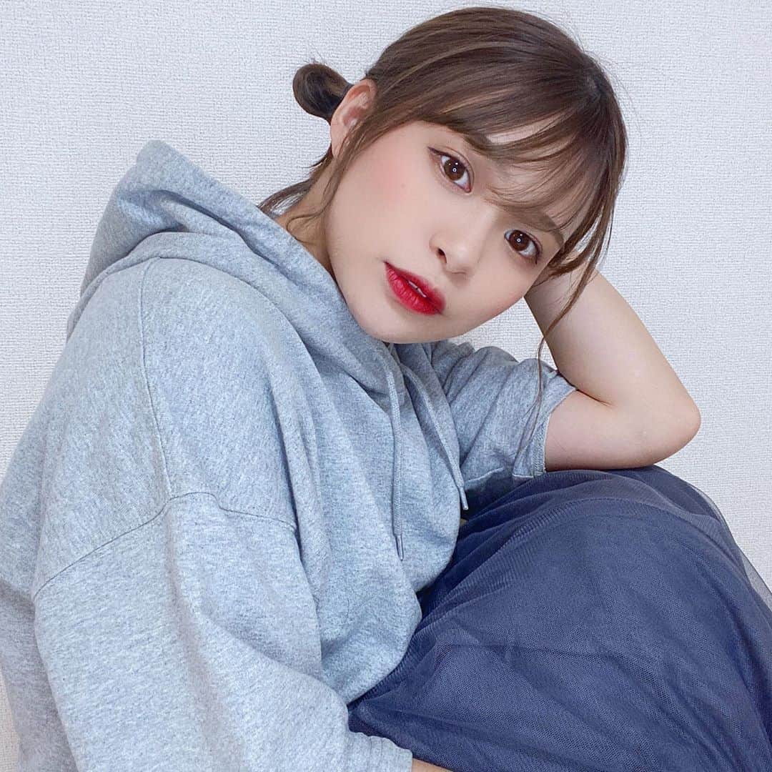 水木あおのインスタグラム：「お団子ツイン☺︎ . 昨日の写真. . #切りっぱなしボブ #ヘアースタイル #メイク #ボブ　#ヘアスタイル #ヘアアレンジ」