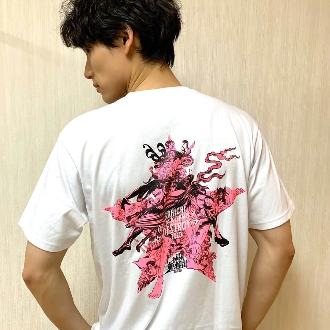 福士蒼汰さんのインスタグラム写真 - (福士蒼汰Instagram)「公演は中止になってしまいましたが 記念にTシャツができました！ 予約受付中なので、ぜひチェックしてみてください！  サンプル来てみました👕 激しく可愛い  #新感線ssp」7月2日 22時02分 - fukushi_sota_official