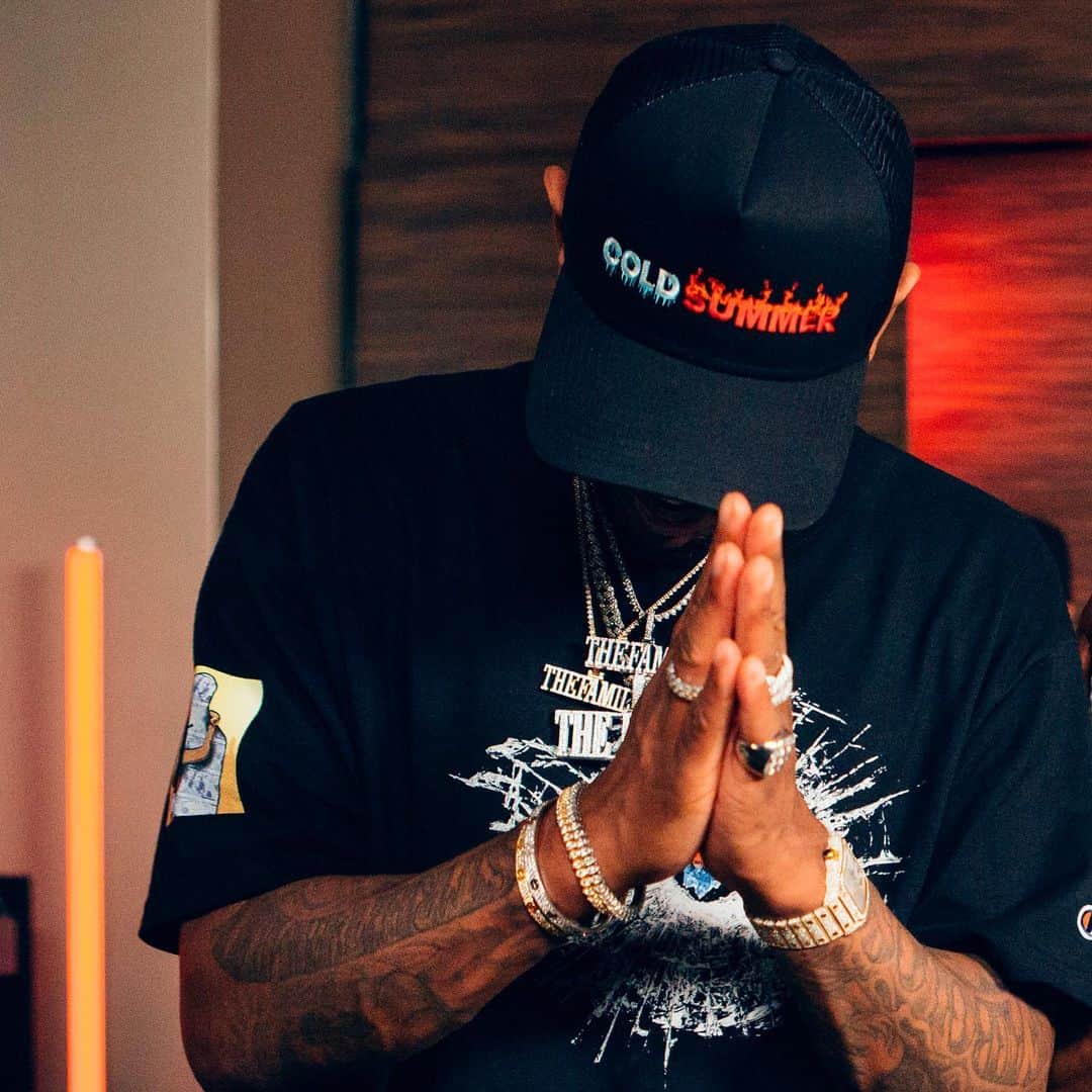 ファボラスのインスタグラム：「🚨 NEW MERCH 🚨 @bloodsthicker   COLD SUMMER Trucker Hat ❄️☀️ • AVAILABLE NOW at www.bloodsthicker.com」