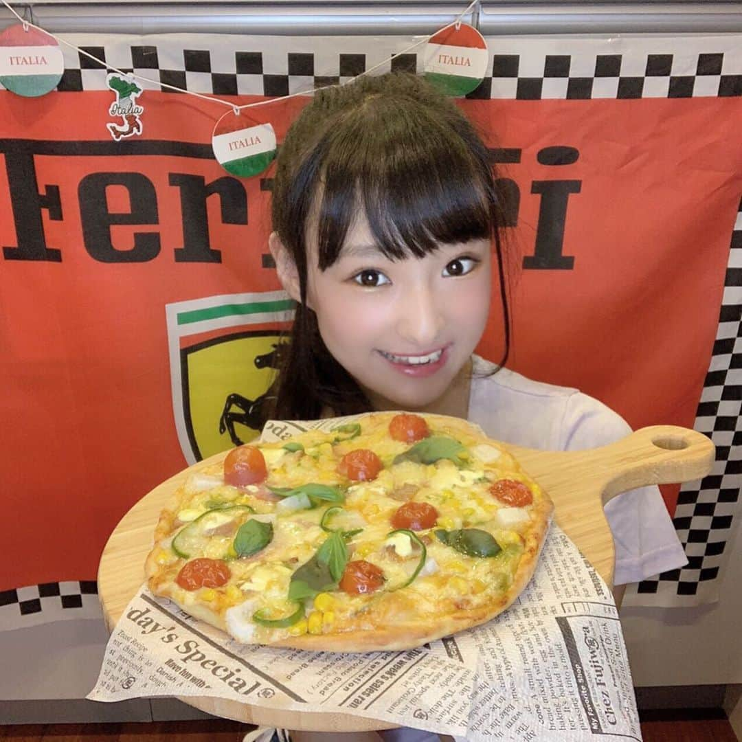 岡本怜奈さんのインスタグラム写真 - (岡本怜奈Instagram)「♡﻿ pizza🍕﻿ ﻿ 🌎🍽#料理で世界一周旅行 🍽🌎﻿ ﻿ 今回は#イタリア料理 🇮🇹﻿ #ピザ を作ったよ🍕💕﻿ ﻿ ﻿ ピザの生地から作るのは初めてで、﻿ 楽しかったよ〜〜💫﻿ ﻿ ﻿ 出来たてのピザすごくおいしくて最高🤤💖﻿ ♡﻿ ♡﻿ #岡本怜奈 #れなたん #nmb48 #クッキング﻿ #料理 #おうちごはん #おうちカフェ #手作りごはん﻿ #クッキングラム #イタリア #はちみつピザ ﻿ #具沢山ピザ #buongiorno #ciao #buonasera﻿ #delizioso #happy #Instafood #Instagood」7月2日 22時26分 - renatan1222