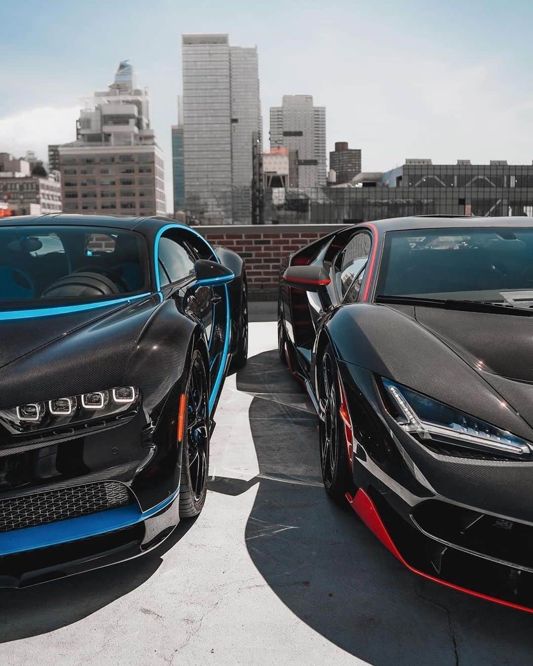 CarsWithoutLimitsさんのインスタグラム写真 - (CarsWithoutLimitsInstagram)「Ultimate Hype Face Off.  #Chiron or #Centenario ?? Photos @r.ego  #carswithoutlimits」7月2日 22時19分 - carswithoutlimits