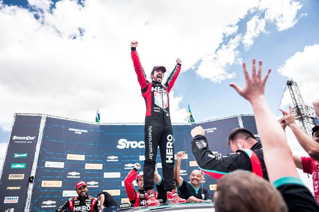 ルーカス・ディ・グラッシさんのインスタグラム写真 - (ルーカス・ディ・グラッシInstagram)「#TBT first ever victory in @stock_car at the second race 2018 —- #TBT 🇧🇷 nossa primeira vitória logo na segunda corrida. Equipe Hero RC !! —- #stockcar #brasil #rc #equipehero #curitiba #racing #motorsport」7月2日 22時20分 - lucasdigrassi