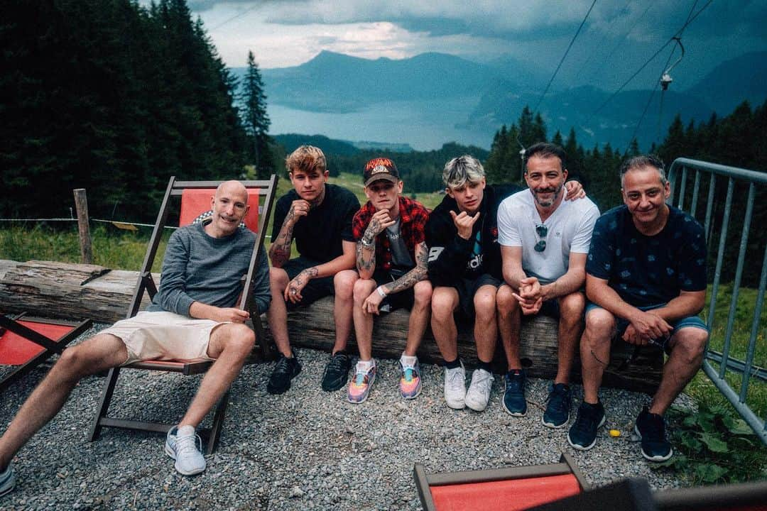 Bars and Melodyさんのインスタグラム写真 - (Bars and MelodyInstagram)「Family time 🇨🇭」7月2日 22時44分 - barsandmelody