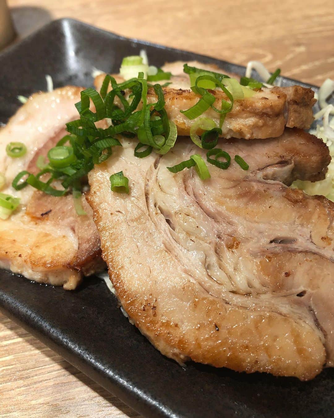 のインスタグラム：「脂っこくて旨いもん腹いっぱい食いたい」