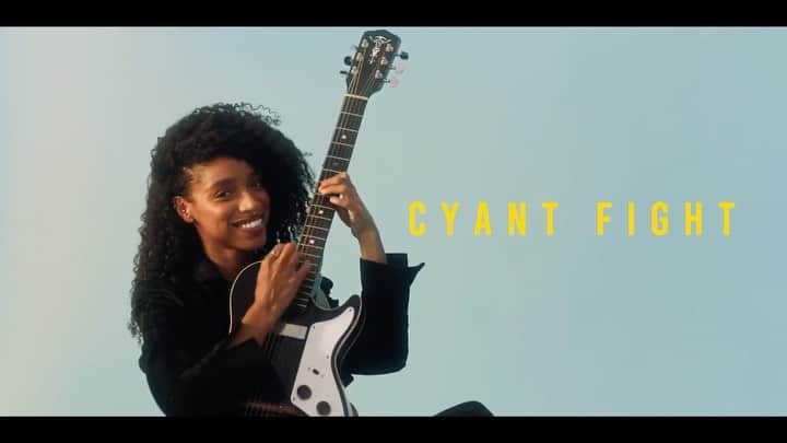 リアン・ラ・ハヴァスのインスタグラム：「“Can’t Fight” - Official Video premiere TONIGHT! 6pm(BST) on YouTube I’ll be there lurking in the live chat lol 🌸Link in Bio🇯🇲」