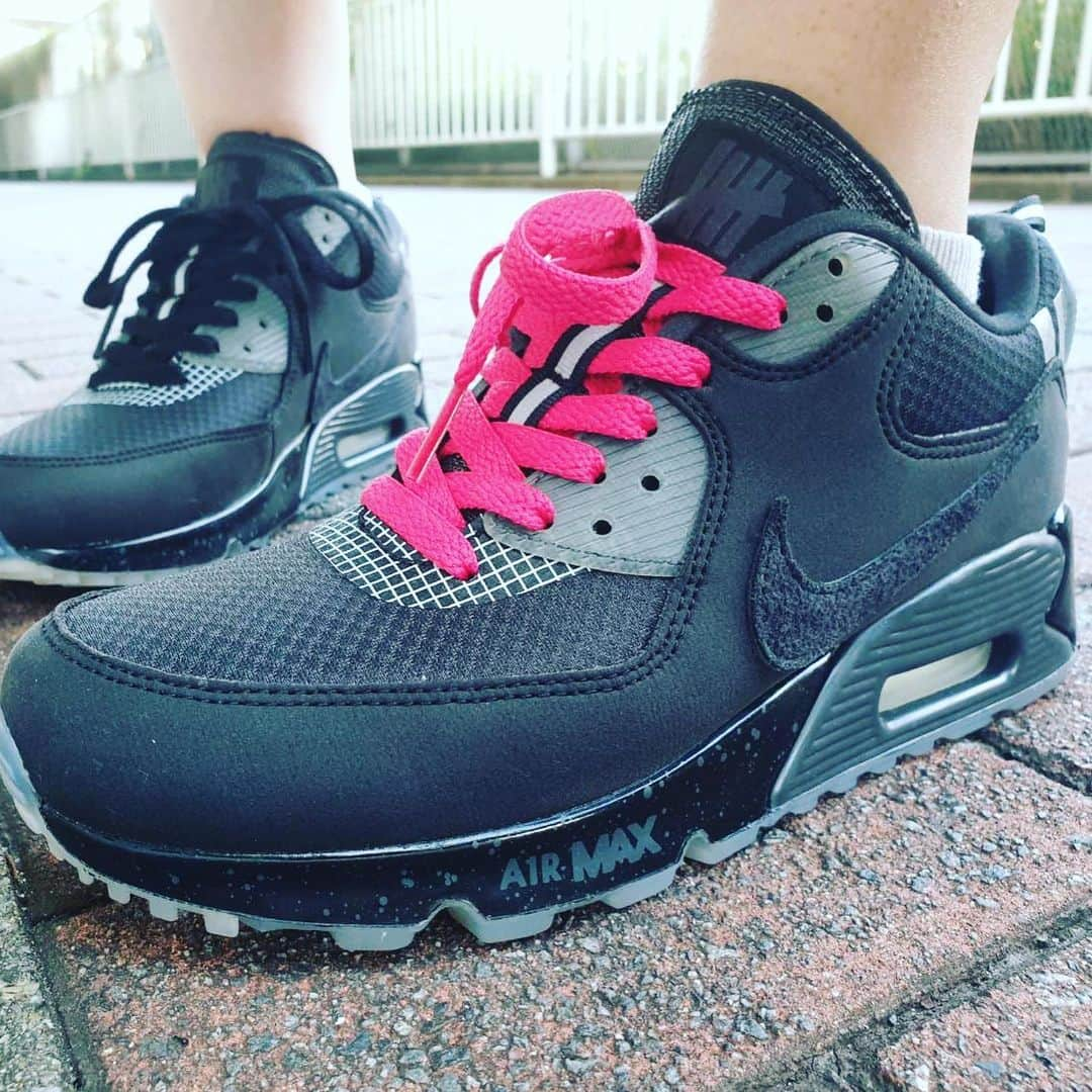 詩月まどか（詩月圓）のインスタグラム：「お気に入りのスニーカーで聖地巡礼👟🙏✨ #仮面ライダー #聖地巡礼 #池袋 #sneakers #sneakerhead #nike #undefeated #sneakergram #black #コーデ #dior #斜めがけバッグ #bag #コラボ #足元倶楽部 #スニーカー女子 #sneakerfiles #uniqlo #ワンピース #夏コーデ #summer」