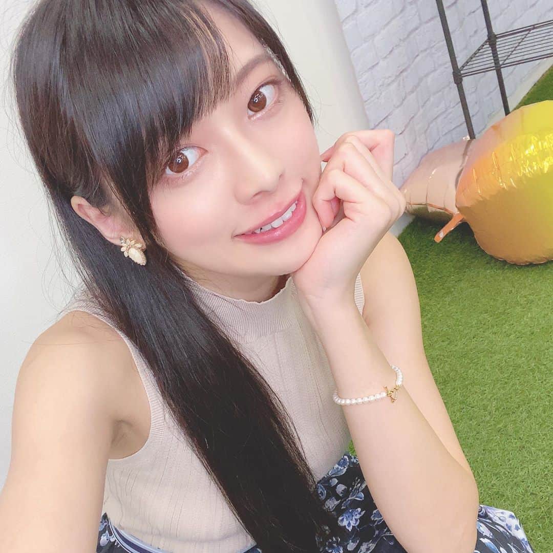 藤田いろはのインスタグラム：「すごく暑い1日だったね☀️﻿ ﻿ 今日はマシェバラのスタジオに行ってチェキとボイスとりにいってきたよー！﻿ ボイスは多分近日中に届くと思います😌﻿ チェキの落書きはまっててねー！﻿ ﻿ ﻿ ﻿ ‪#藤田いろは#グラビア#gravure #japanesegirl #レースクイーン#tokyo  #l4l #aziangirl  #ビジョビ #模特 #뷰티스타그램 #셀카  #cosplay #黒髪ロング#팔로우#소통해요#셀스타그램#モデル #model #그라비아 #모델 #日本的 #性感內衣 #リキュエム #aliceintinyroom #jewelry #おしゃれ好き  #性感美女 #性感尤物 #liquem」