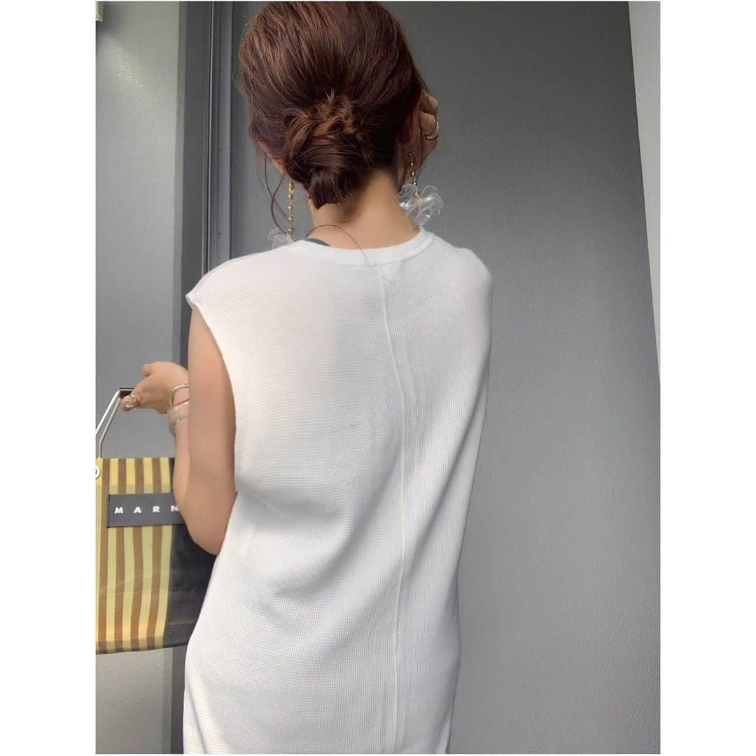 chieminsさんのインスタグラム写真 - (chieminsInstagram)「⋆*❁*⋆*❁*⋆*❁*⋆*❁*⋆*❁* ・ ・ カラーパンツのグリーンが欲しくてやっとget🍏💚 コレは可愛いぃ!!早く買えば良かった🥺 丈なおしするか悩みちぅ。。。 ・ ・ ・ ・ dress➸#etretokyo #mydaysmyetre  pants➸#canaljean #viaj sandals➸#ameri #amerivintage  bag➸#marni pierce➸#matildarose  ・ ・ ・ ・ ・ #code  #coordinate #ootd #outfit #mylook #ママ #コーデ  #mineby3mootd #like4like #お洒落さんと繋がりたい #ビュースタグラマー #ponte_fashion #chao_app  #156cm #156cmコーデ  #marnibag #marnimarket」7月2日 23時19分 - chery0131