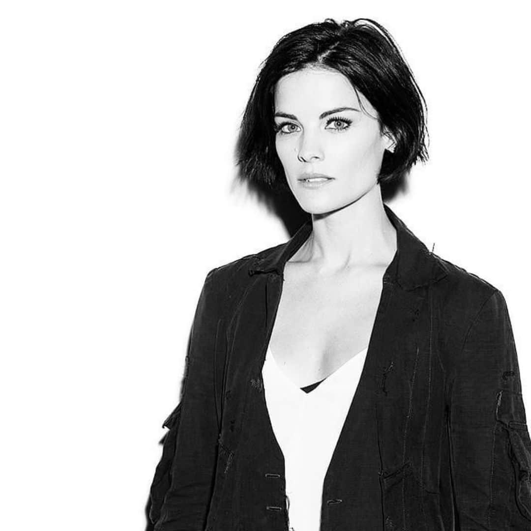 ジェイミー・アレクサンダーさんのインスタグラム写真 - (ジェイミー・アレクサンダーInstagram)「Good morning, everyone! All new #BLINDSPOT tonight! 9/8c on #NBC #tbt ♥️👊🏻💥」7月2日 23時13分 - jaimiealexander