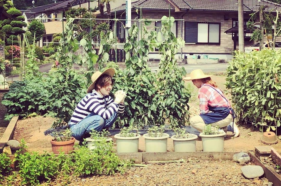 丸山桂里奈さんのインスタグラム写真 - (丸山桂里奈Instagram)「日本テレビの「突破ファイル」でりんたろー。さんと中島夫妻の妻、中島ゆき役で演技をさせていただきました😁普段演技は興味はあるものの、やる機会はないのでとても嬉しく、りんたろー。さんにたくさんサポートしていただき、元気に明るく自分らしくを心がけました😌 なかなか自分で見たら笑ってしまう演技力ではありますが、こうして新しいチャレンジをさせていただくことで俳優さんや女優さんの大変さや、まだまだ私は小さい時間ではありましたが、本当に沢山の人たちに尊敬の気持ちを持ち合わせる人間の私になれました✊ りんたろー。さんはじめ、競演させていただきましたみなさま、そしてスタジオの内村さんはじめサンドイッチマンさん、みなさまありがとうございました😊  とても楽しく、りんたろー。さんをこれから旦那の目で見てしまいそうです笑笑  新しいチャレンジの環境をくださったスタッフの皆さまありがとうございました😊  #日本テレビ #突破ファイル #中島夫妻 #中島ゆき役 #りんたろー。さんが旦那に #いい旦那です #優しくて女子力高くて素敵です #本当に本当にありがとう #収録以外では沢山色々話したり #サッカーの話もお菓子の話も沢山しました #忘れられない時間になりました #関わってくださったみなさま #ありがとうございました #いい意味で #インスタバエ」7月2日 23時16分 - karinamaruyama