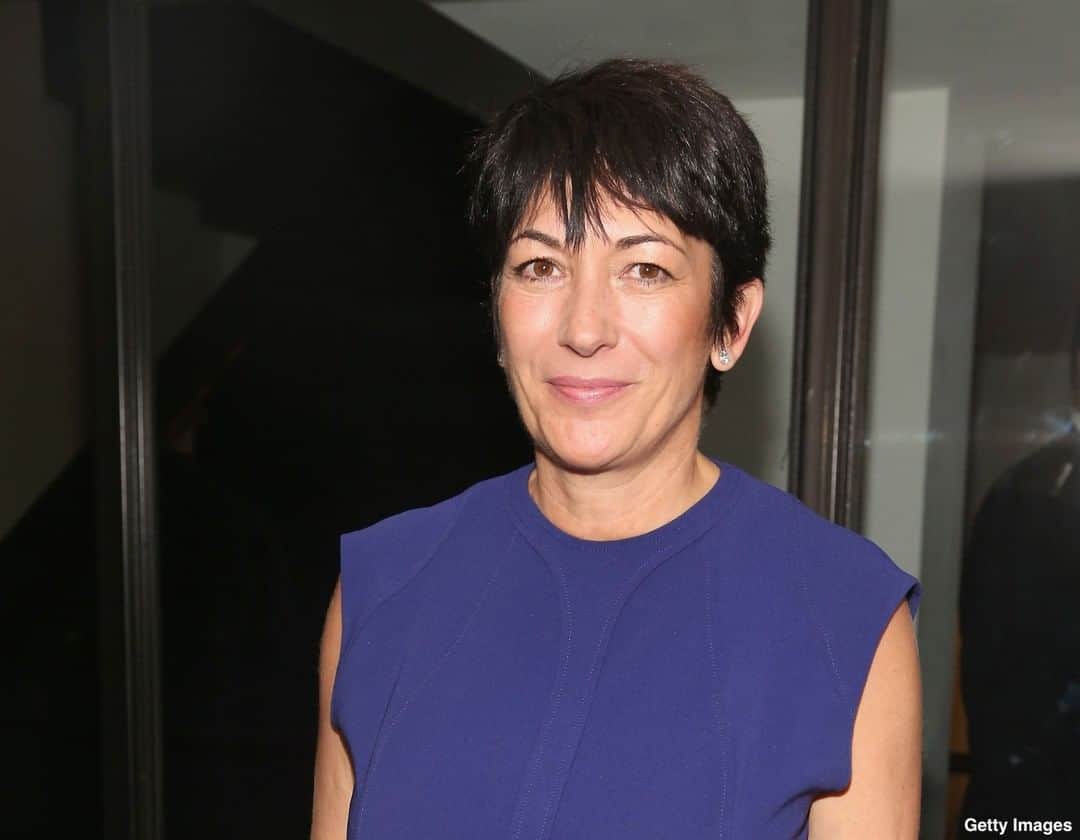ABC Newsさんのインスタグラム写真 - (ABC NewsInstagram)「BREAKING: Ghislaine Maxwell, the former companion of Jeffrey Epstein, arrested by FBI in New Hampshire.  Maxwell was charged by the Southern District of New York—which did not stop investigating Epstein's associates after his death—with conspiring to entice minors to travel to engage in illegal sex acts, perjury and other offenses.  Maxwell's arrest comes almost exactly one year after the arrest of Jeffrey Epstein. She was taken into custody in Bradford, New Hampshire, without incident and is expected to make a virtual courthouse appearance. #jeffreyepstein #ghislainemaxwell #fbi #crime」7月2日 23時16分 - abcnews