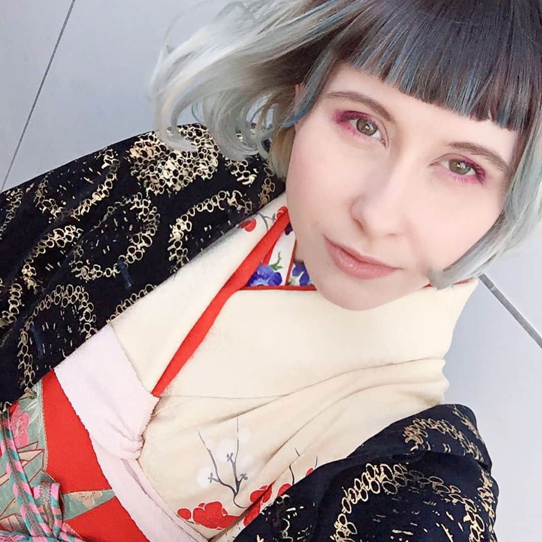 Anji SALZさんのインスタグラム写真 - (Anji SALZInstagram)「Just found these never published pictures from 2016 on my computer 🙈💦 I took them for a small indie kimono magazine and waited a year but the issue never was made so I guess now, 4 years later I can release these?! 🙄😝 That time I probably was just a year into wearing kimono 👘  パソコンを片付けたら、2016年の写真が出てきた。😆😳 海外のオンライン着物雑誌用に撮ってたけど、結局その雑誌が一年以上を待ってなくなっちゃって、今初めてアップしてるかも！w #mainichikimono」7月2日 23時23分 - salztokyo